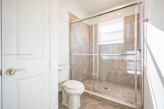 6950 Pines Cir in Coconut Creek, FL - Building Photo - Building Photo