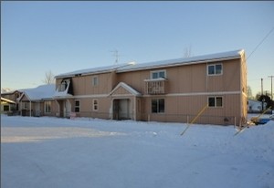 1225 Karluk St Apartamentos