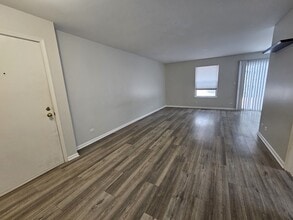 1241 Bradwell Ln in Mundelein, IL - Building Photo - Building Photo