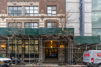Glass Farmhouse in New York, NY - Foto de edificio - Building Photo