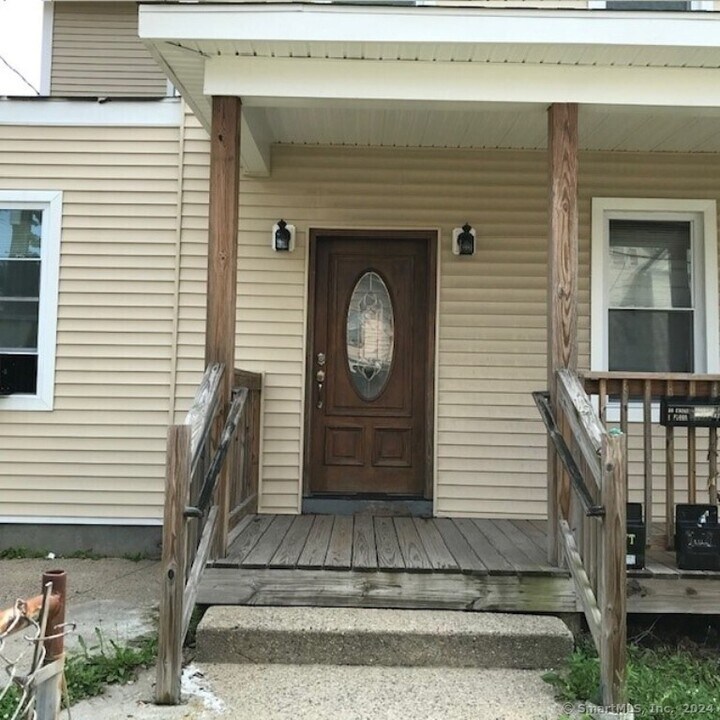 58 Cooke St-Unit -2nd floor in Waterbury, CT - Building Photo