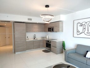 1300 S Miami Ave, Unit 2208 in Miami, FL - Building Photo - Building Photo