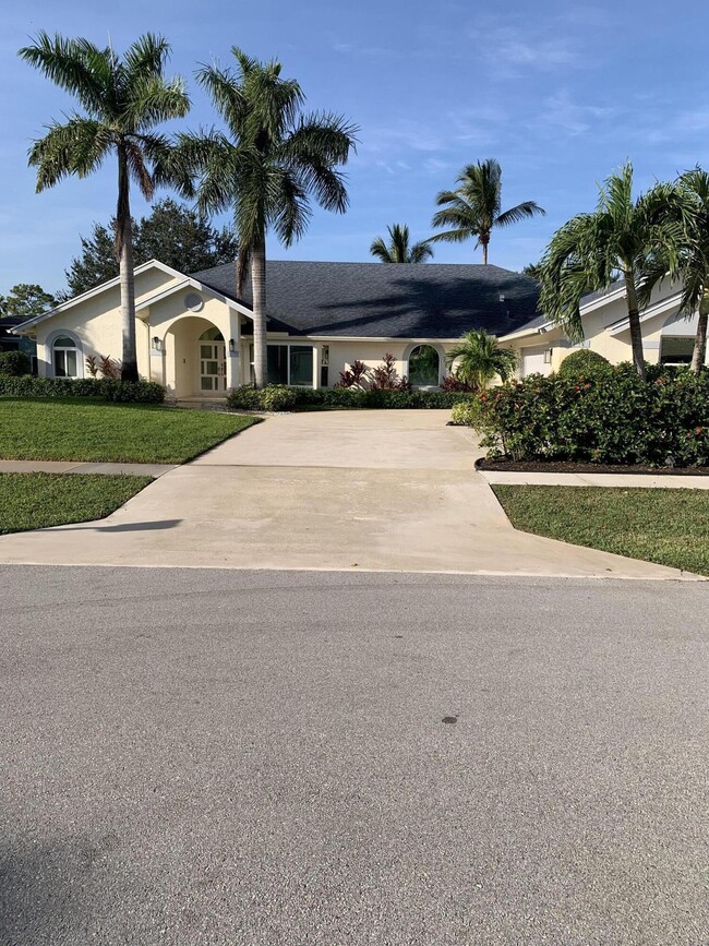 13544 Northumberland Cir in Wellington, FL - Foto de edificio - Building Photo