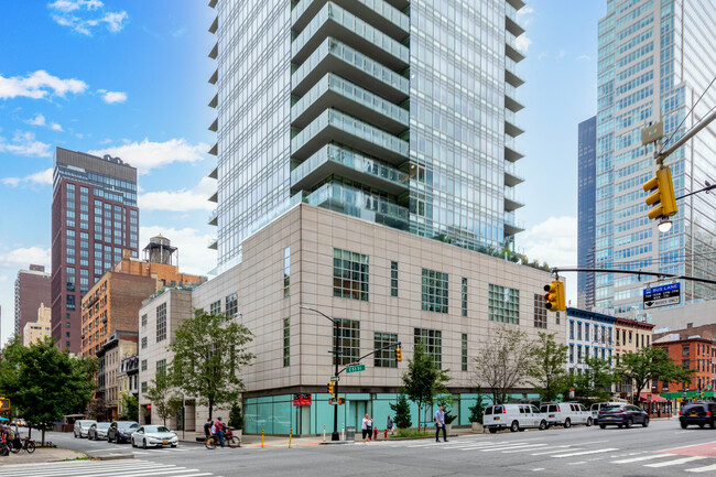 The Three Ten Condominium in New York, NY - Foto de edificio - Building Photo