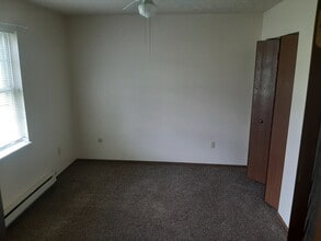 1168 S Lincoln Ave, Unit B in Salem, OH - Building Photo - Building Photo
