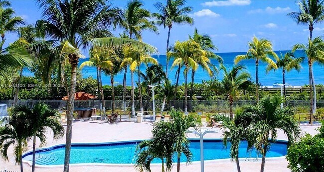 2655 Collins Ave in Miami Beach, FL - Building Photo - Building Photo