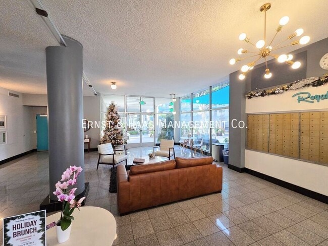 100 Atlantic Ave in Long Beach, CA - Building Photo - Building Photo