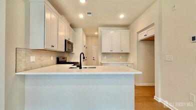 618 Sadie Cir in New Brunswick, NJ - Building Photo - Building Photo