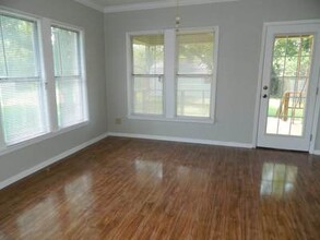 1060 W Vanderbilt St in Stephenville, TX - Building Photo - Building Photo
