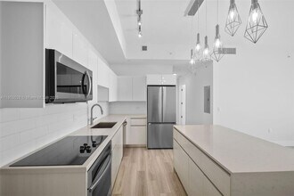 101 Diplomat Pkwy, Unit 2306 in Hallandale Beach, FL - Foto de edificio - Building Photo