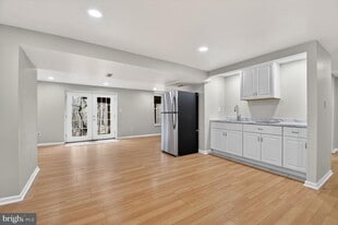 1900 Middlebridge Dr in Silver Spring, MD - Building Photo