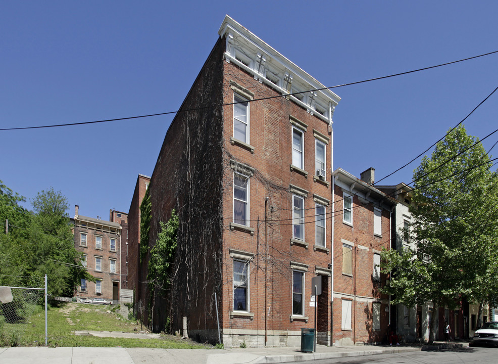 East Apartments in Cincinnati, OH - Building Photo