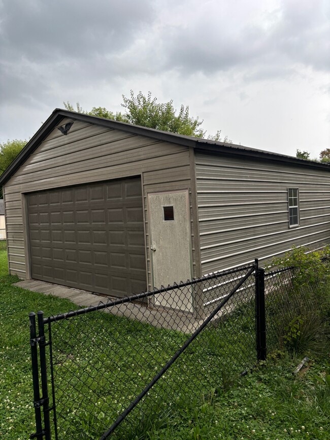 199 McGowan Ave in Bardstown, KY - Building Photo - Building Photo