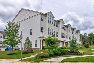 154 Kyle Dr, Unit 154 in Tinton Falls, NJ - Building Photo - Building Photo