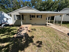 137 Perthshire Rd in St. Louis, MO - Building Photo