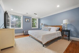 98 Chestnut St, Unit 1 in Brookline, MA - Building Photo - Building Photo
