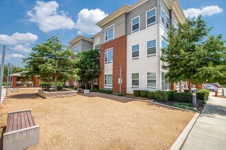 Palladium Aubrey in Aubrey, TX - Foto de edificio - Building Photo