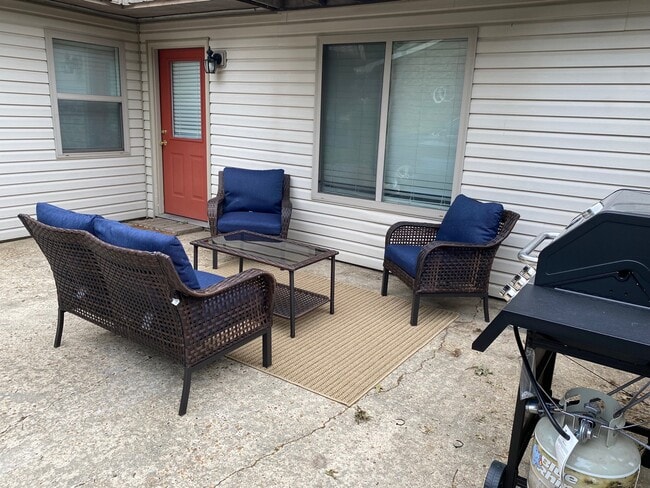 property at 917 Davis Blvd