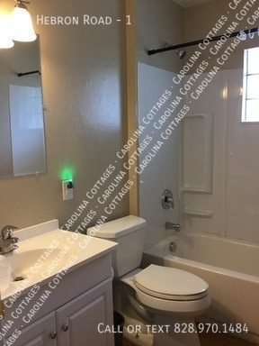 404 Hebron Rd in Hendersonville, NC - Building Photo - Building Photo