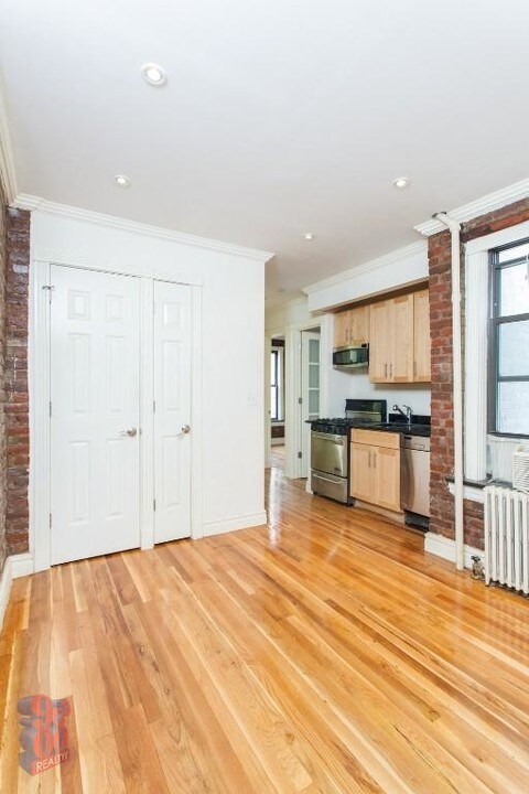 410 E 13th St in New York, NY - Building Photo