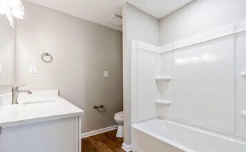 5803 Stone Bluff Rd in Louisville, KY - Building Photo - Building Photo