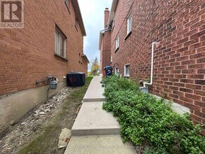 6037 Dunford Dr in Mississauga, ON - Building Photo - Building Photo