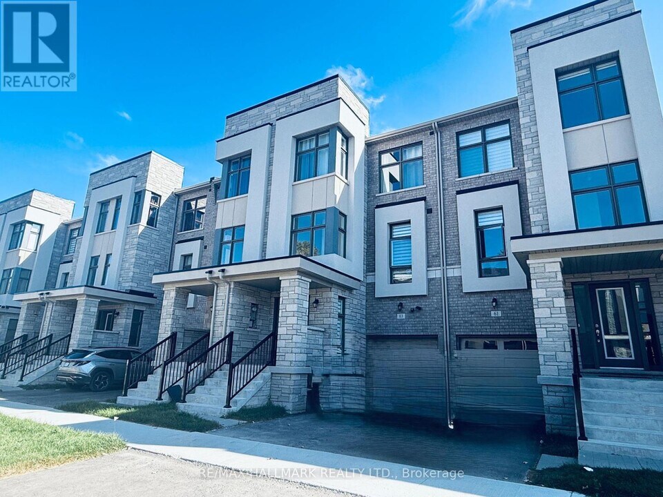 63 Puisaya Dr in Richmond Hill, ON - Building Photo