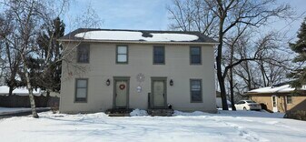 5635 London Dr, Unit unit B in Youngstown, OH - Building Photo
