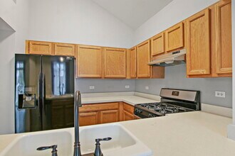 667 Prestwick Ln in Wheeling, IL - Building Photo - Building Photo
