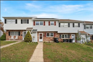 422 Heckle St in Phoenixville, PA - Building Photo