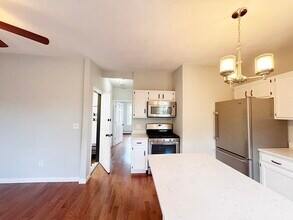 211 London St in Boston, MA - Building Photo - Building Photo