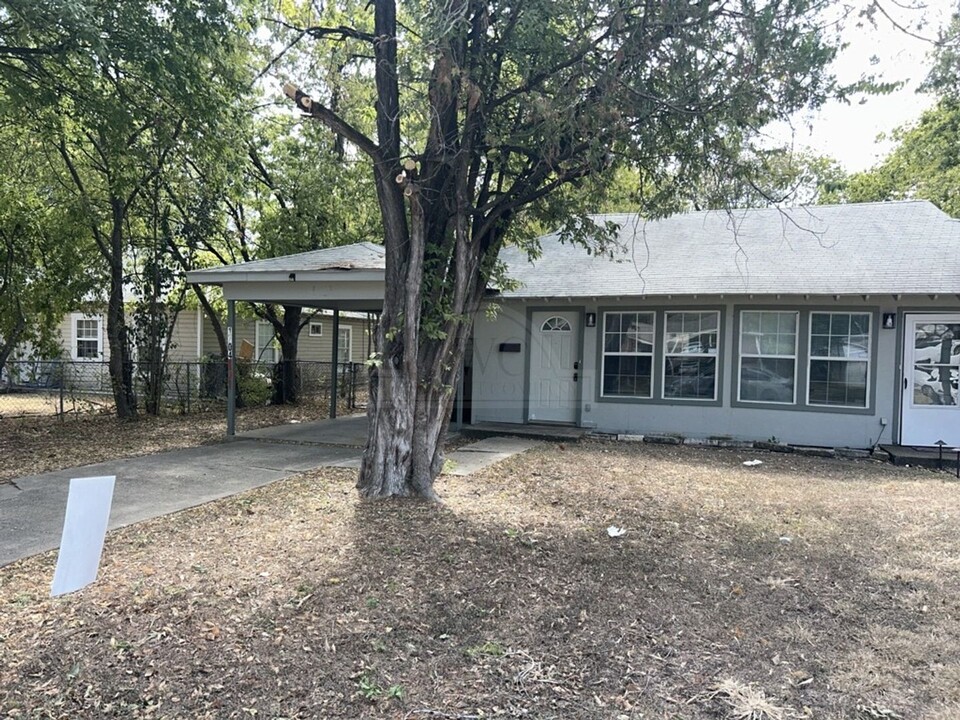 1702-1704 Alamo Ave in Killeen, TX - Building Photo