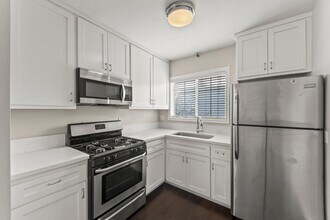 4104 E 7th St, Unit Unit 6 in Long Beach, CA - Building Photo - Building Photo