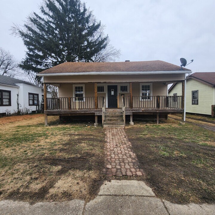 1215 Chandler St in Danville, IL - Building Photo