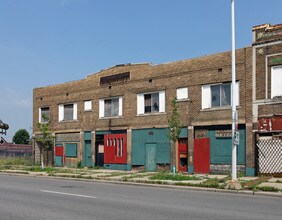 14115 E Jefferson Ave in Detroit, MI - Building Photo - Building Photo