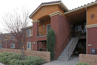 Sierra Vista in Corcoran, CA - Foto de edificio - Building Photo