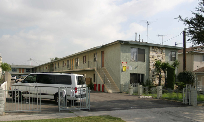 6900 California Ave in Bell, CA - Foto de edificio - Building Photo