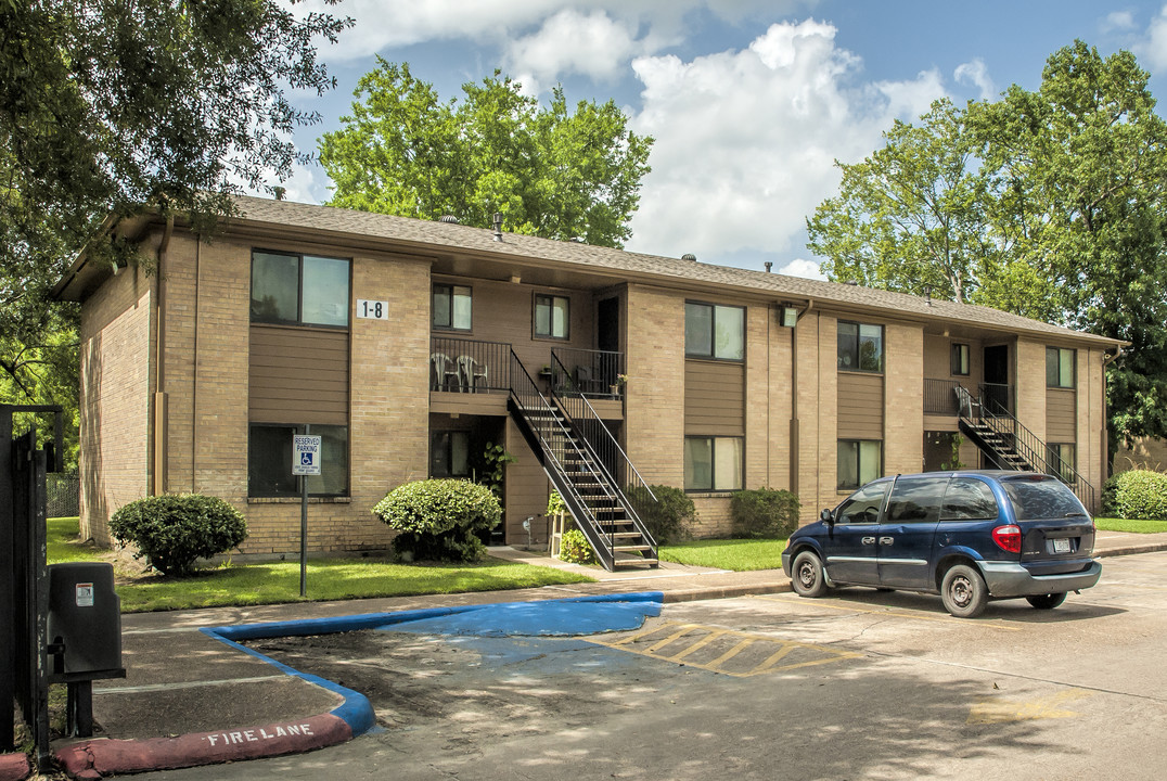 Plymouth Village Apartments in Beaumont, TX - Building Photo