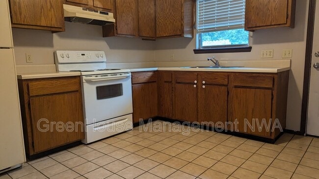 423 SE A St in Bentonville, AR - Building Photo - Building Photo