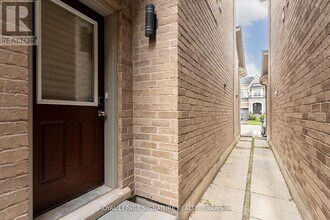 16 Dancing Waters Rd in Brampton, ON - Building Photo - Building Photo