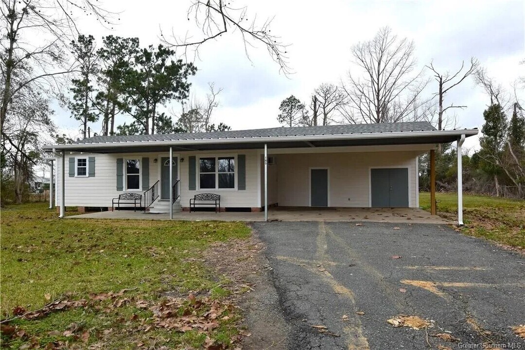 185 Champagne Cir in Lake Charles, LA - Building Photo