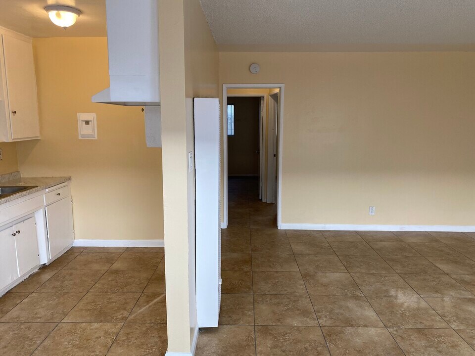 1545 W 19th St in Long Beach, CA - Building Photo