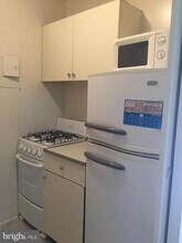 210 Locust St in Philadelphia, PA - Foto de edificio - Building Photo