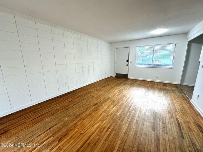 1229 Willow Branch Ave-Unit -4 in Jacksonville, FL - Foto de edificio - Building Photo
