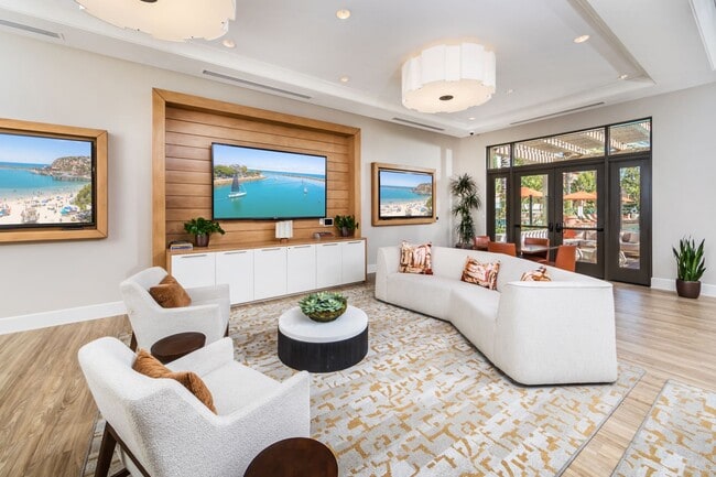 Avella Apartment Homes in Irvine, CA - Foto de edificio - Building Photo