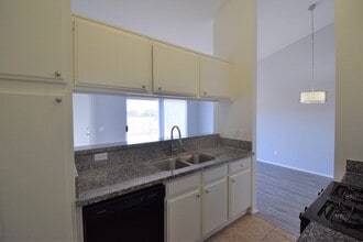 15520 Foothill Blvd in Los Angeles, CA - Building Photo - Building Photo