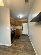 718 Village Ln, Unit 16 in Newburgh, IN - Foto de edificio - Building Photo