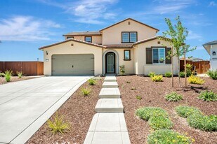 2064 Baker Ct in Woodland, CA - Building Photo
