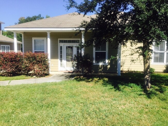 111 Earle Taylor Ln in Ocean Springs, MS - Building Photo - Building Photo