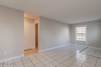 1050 Assisi Ln in Jacksonville, FL - Foto de edificio - Building Photo